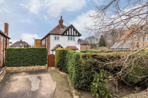 Large Entire House, Comfortable with Driveway and Private Garden